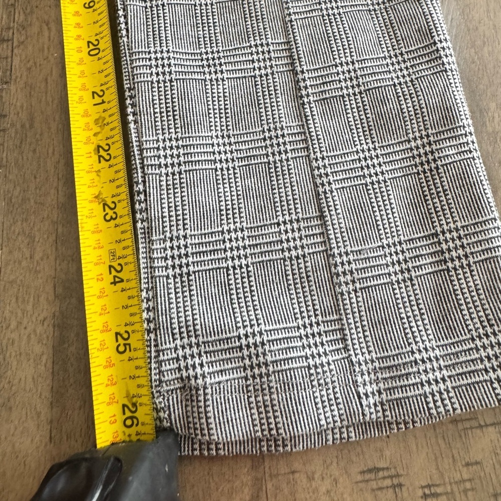 Charlotte Russe Gray and White Leggings with Subtle Texture - Picture 3 of 6